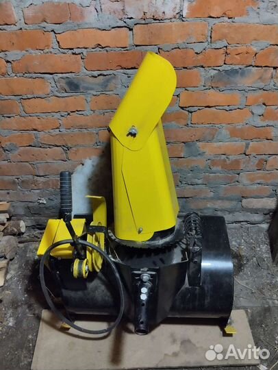Снегоуборочная приставка к мотоблоку