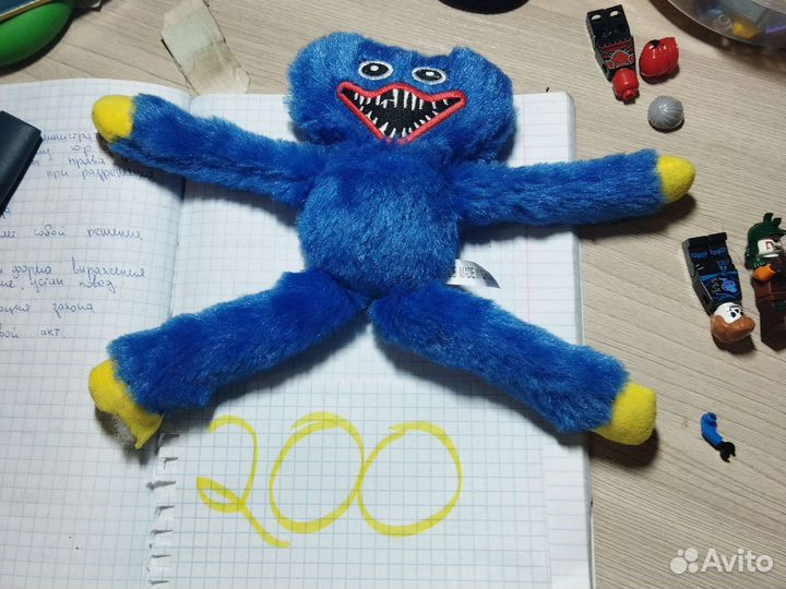 Игрушки и охлождающия подставка для ноутбука
