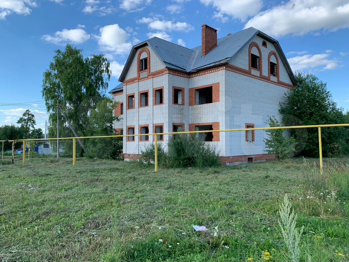 Дом 715,9 м² на участке 19,8 сот.