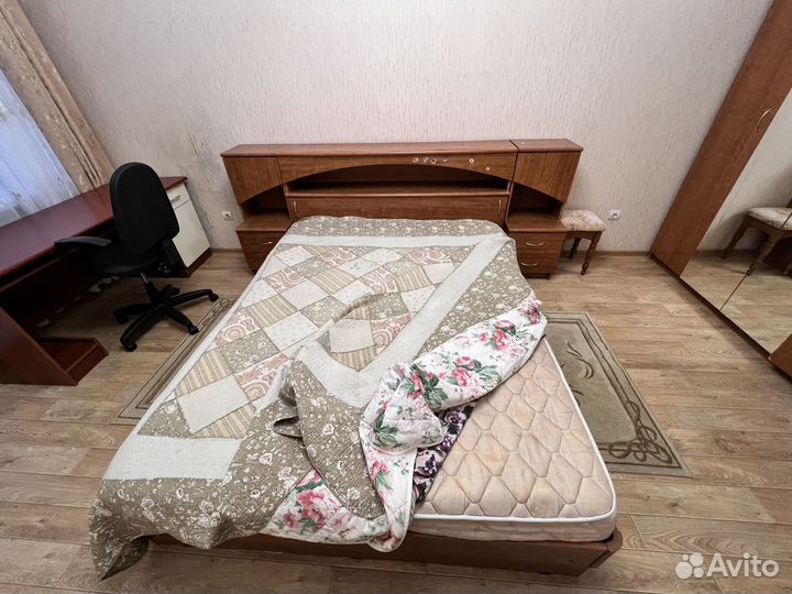 Спальный гарнитур бу