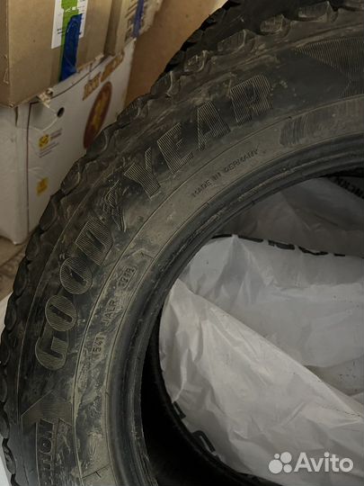Goodyear UltraGrip Ice Arctic SUV 225/60 R17