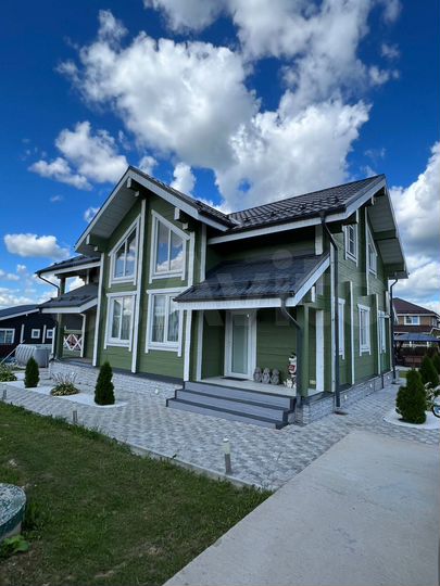 Коттедж 200 м² на участке 10 сот.