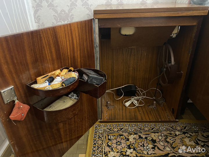 Швейная машина Чайка