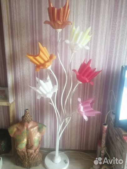 Напольный светильник