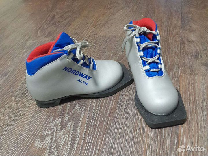 Лыжные ботинки