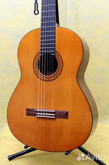 Классические гитара Yamaha