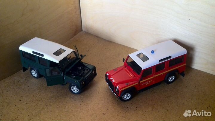 Модели а/м Land Rover Defender в масштабе 1:24