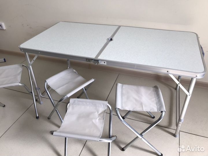 Стол складной со стульями. Новый