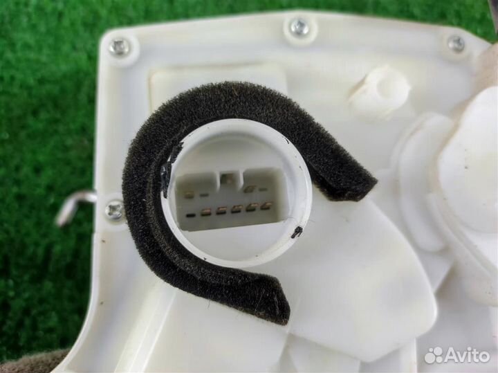 Замок двери передней левой Suzuki SX4 2008