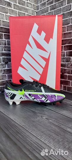 Футбольные бутсы Nike Phantom