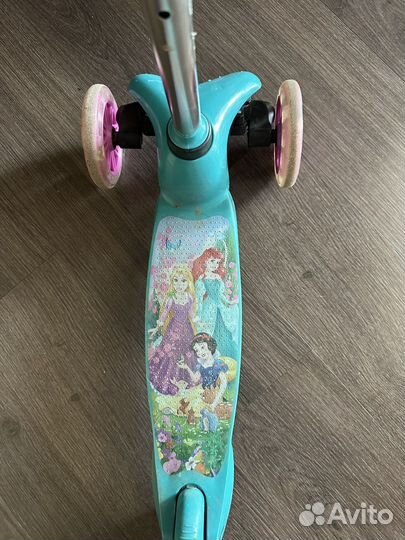 Самокат трехколесный