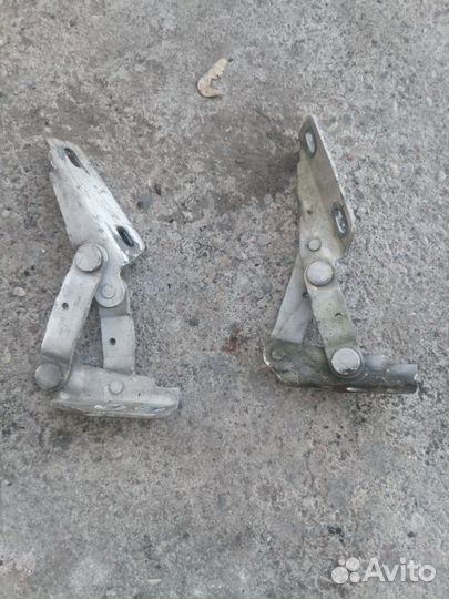 Петли,крепления капота на Спринтер