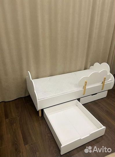 Детская кровать с бортиком