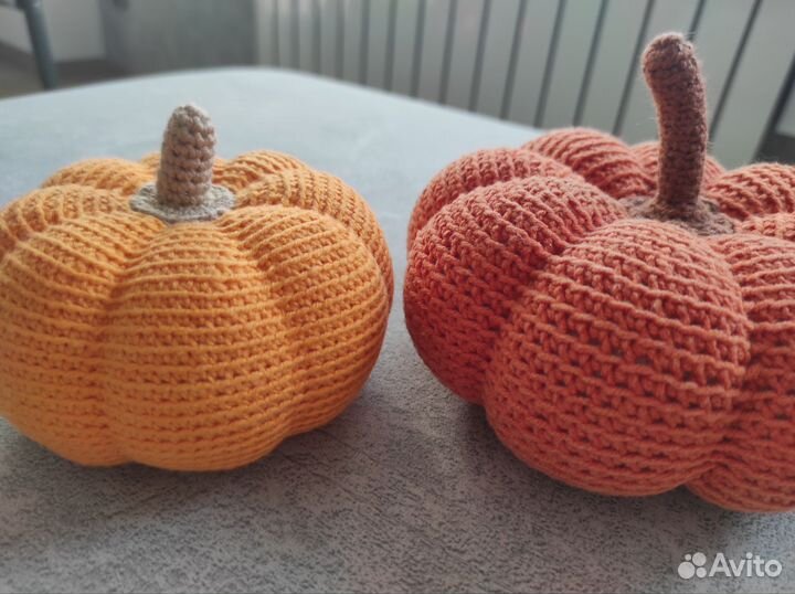 Вязаная тыква декоративная