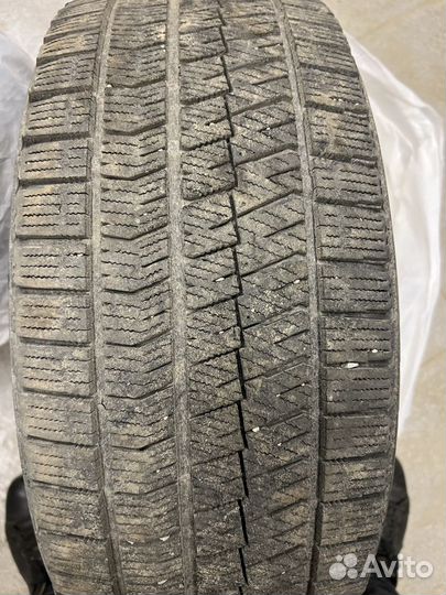 Bridgestone Blizzak Ice 215/55 R16 93S