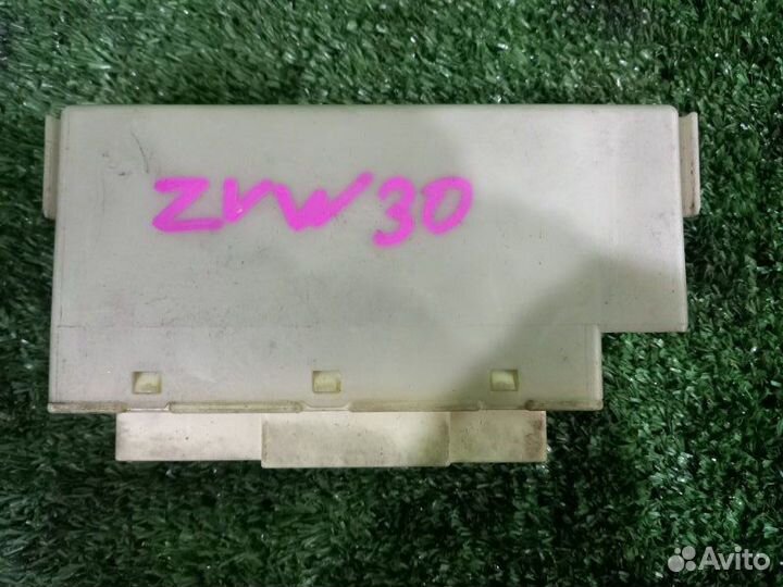 Реле toyota prius ZVW30 2zrfxe 2010