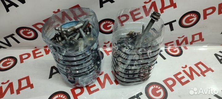 Болт Audi Q5 8R cdnc 08.10.2009