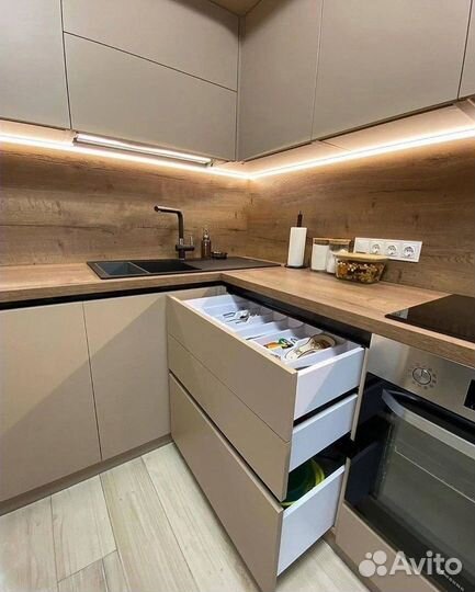 Кухня угловая на заказ до потолка