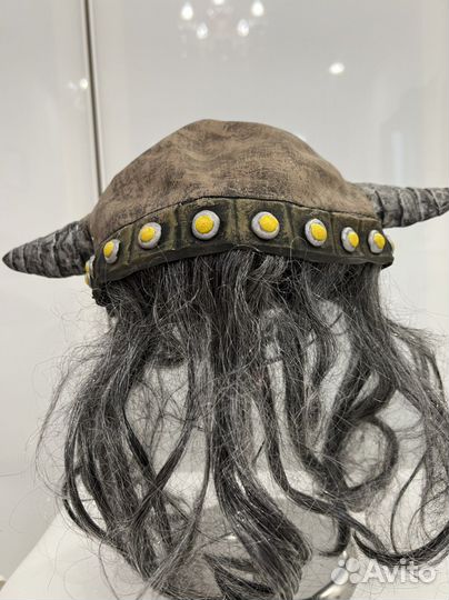 Парик «шлем викинг с рогами»