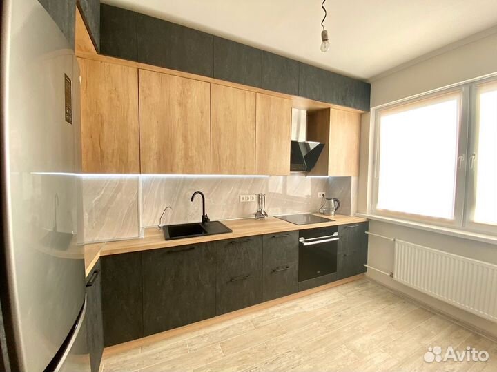 Угловая кухня под потолок на заказ