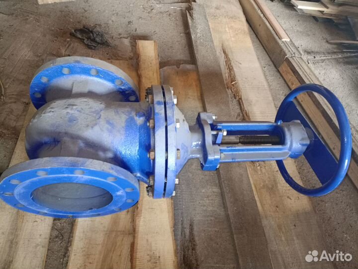 Продам задвижку стальную 250/25