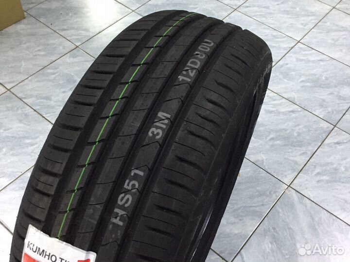 Kumho Ecsta HS51 215/55 R17