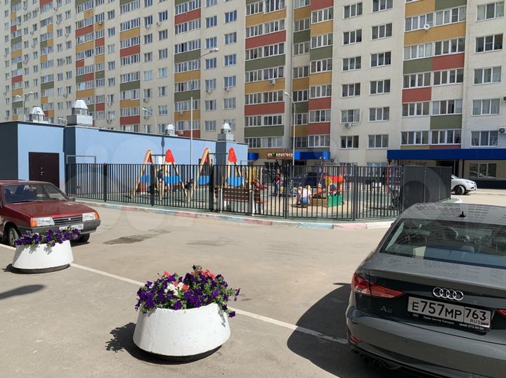 1-к. квартира, 42 м², 8/27 эт.