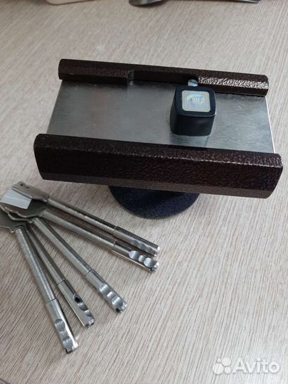 Замок дверной