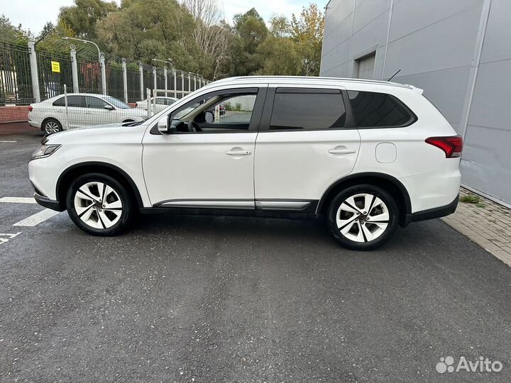 Mitsubishi Outlander 2 CVT, 2015, 307 400 км