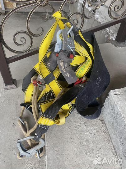 Страховочная привязь