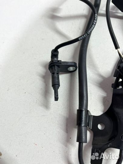 Датчик abs передний правый Toyota Camry V70/V75