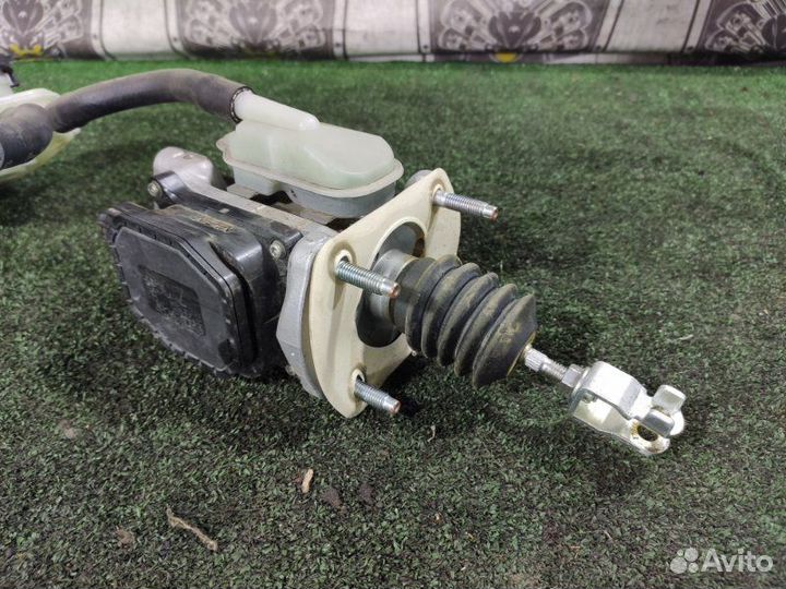 Главный тормозной цилиндр Honda Fit GP5 LEB