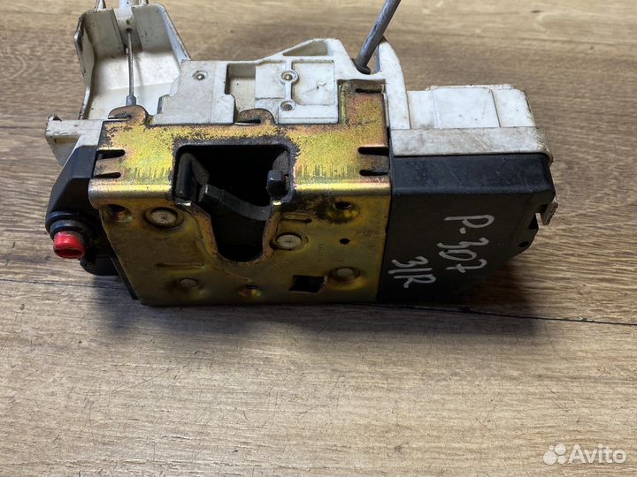 Задний правый замок двери peugeot 307