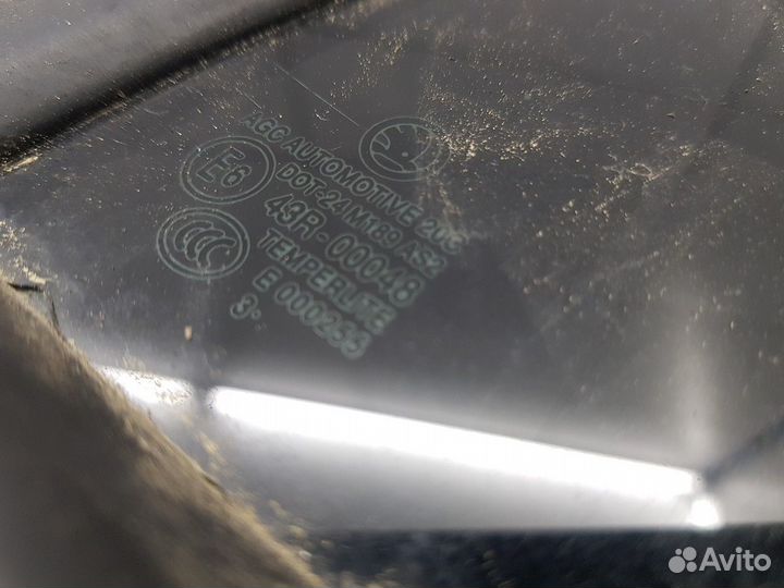 Стекло двери заднее левое глухое (Skoda Octavia)