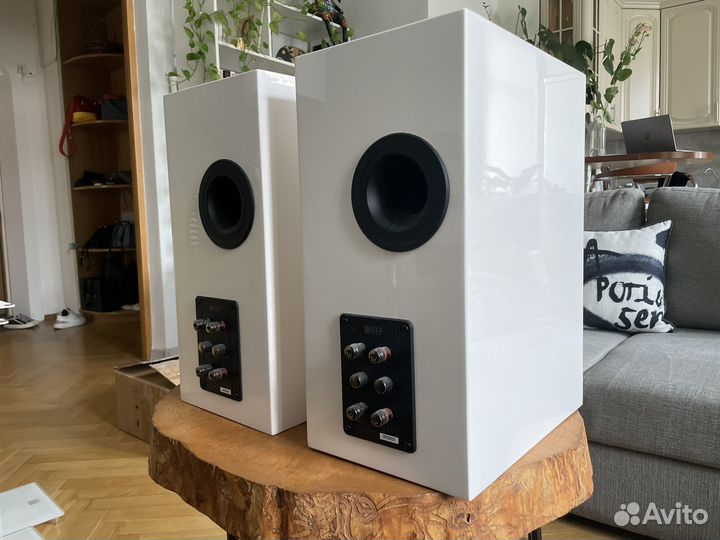 Акустические колонки KEF R3