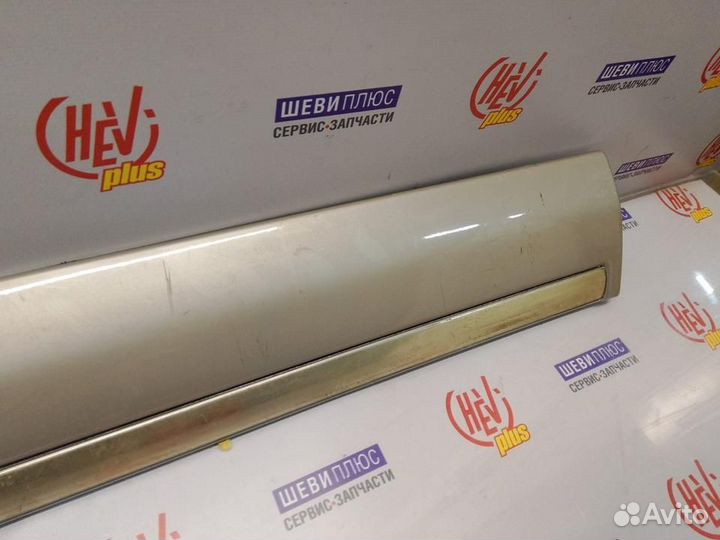 Молдинг передней двери правой Chevrolet Tahoe