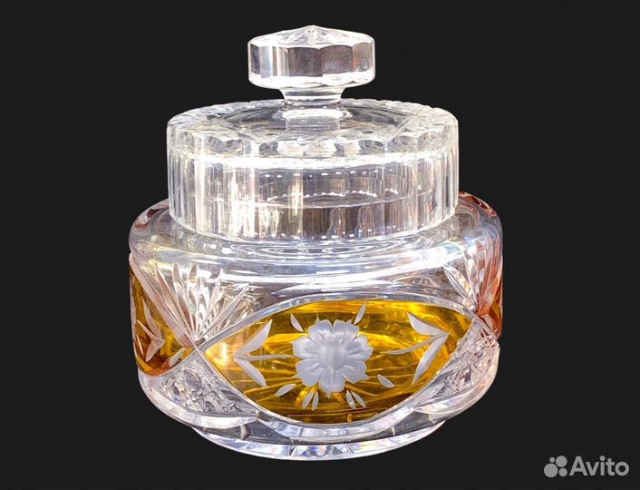 Хрустальная ваза-конфетница с крышкой