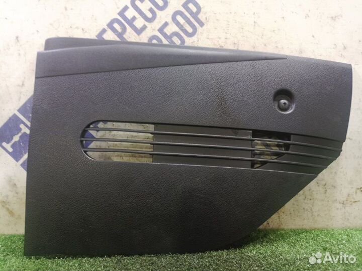 Накладка багажника задняя правая Ford Fusion