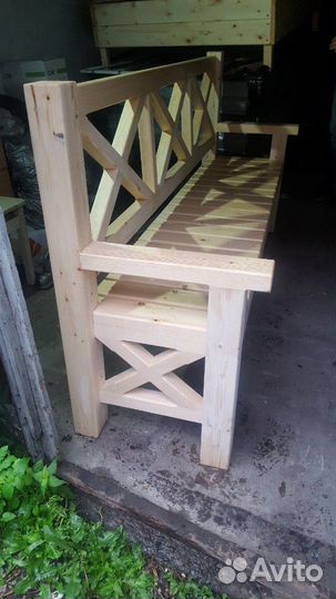 Скамья деревянная