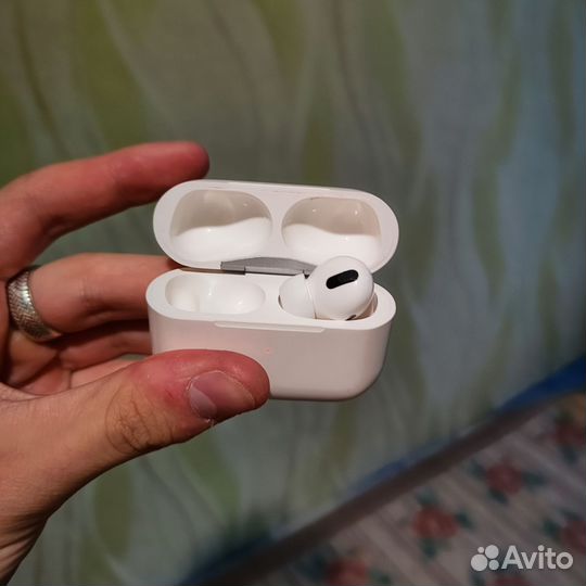 Беспроводные наушники apple airpods pro правый