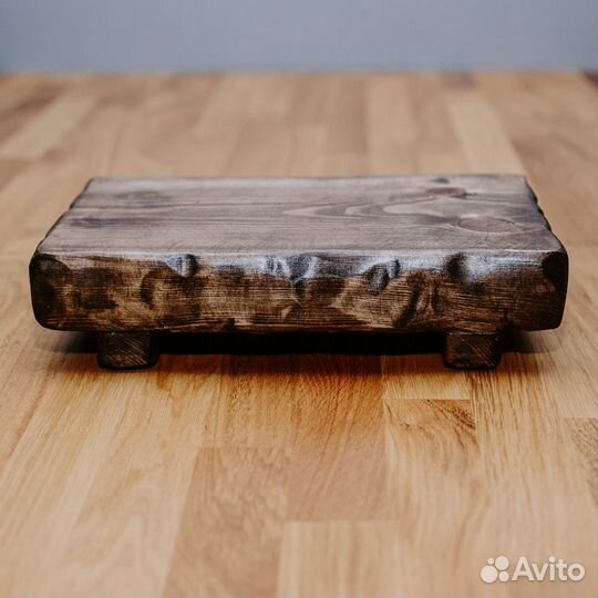 Поднос деревянный сервировочный на ножках