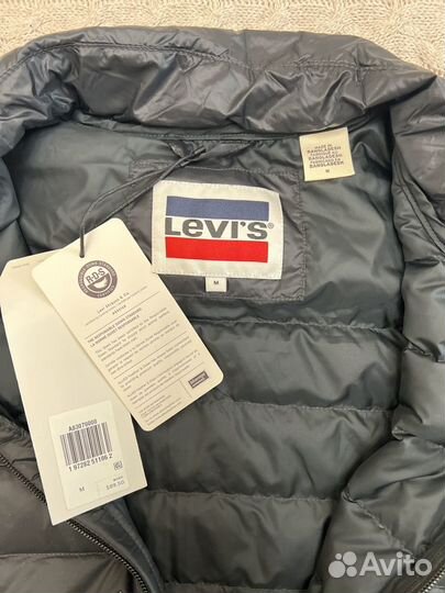 М / Легкий пуховик Levi's оригинал