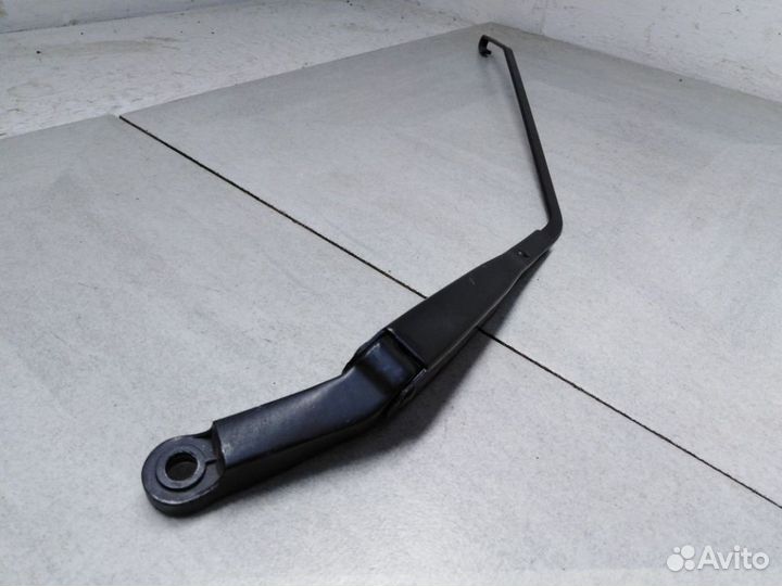 Поводок стеклоочистителя задний