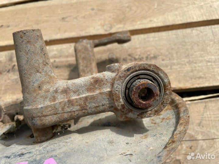 Кулак поворотный задний левый Volkswagen Golf 5