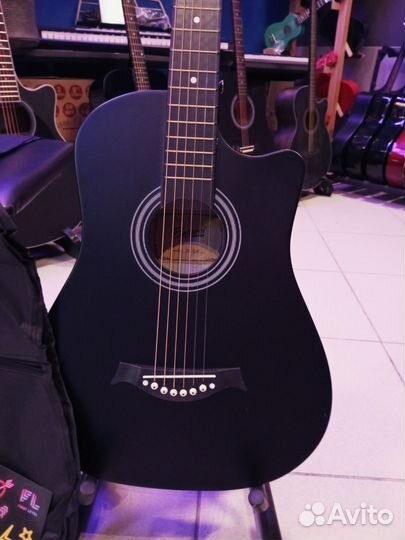 Гитара новая с чехлом и аксессуарами комплект