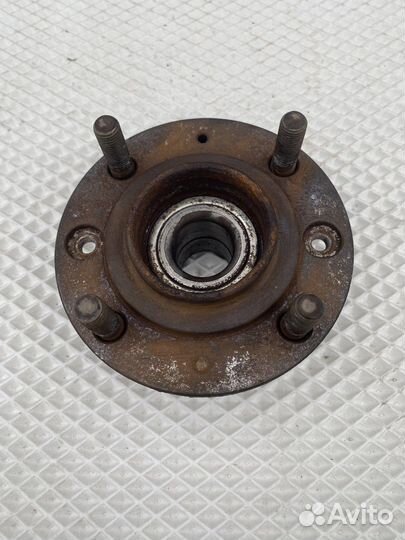 Ступицы задние на Mitsubishi carisma