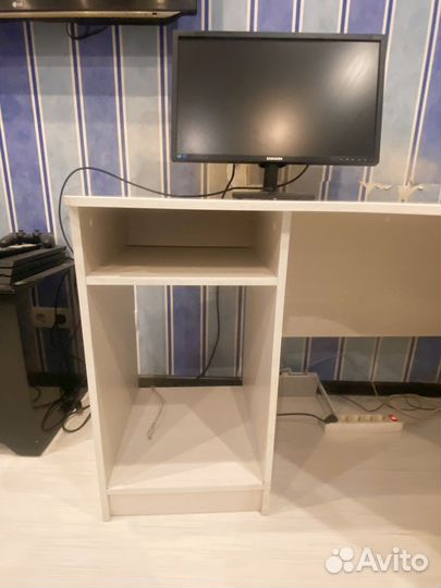 Комьютерный стол угловой