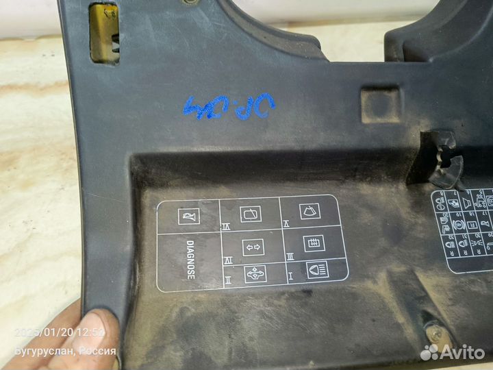 Крышка блока предохранителей Opel Omega B рест