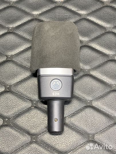 Студийный микрофон AKG C214