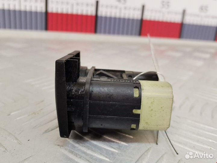 Кнопка открытия багажника Ford Mondeo 3 2001